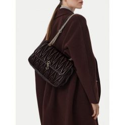 Torebka Eva Minge. Czerwone kopertówki Eva Minge, bez wzorów, wizytowe, bez dodatków. Za 279.99 zł.