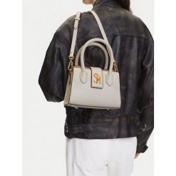 Torebka Steve Madden. Białe torebki klasyczne Steve Madden, bez wzorów, klasyczne, bez dodatków. Za 323.99 zł.