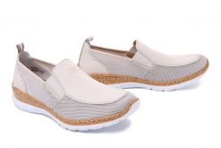RIEKER N4275-60 beige, półbuty damskie. Brązowe półbuty wsuwane Rieker, bez wzorów, bez obcasa. Za 299.90 zł.