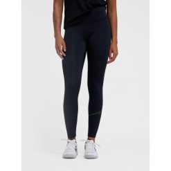 Damskie legginsy z kieszenią Hummel Court. Czarne legginsy Hummel, bez wzorów, sportowe. Za 254.50 zł.