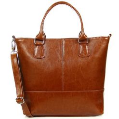 Torebka skórzana damska camel DAN-A T367. Brązowe torebki klasyczne DAN-A, bez wzorów, ze skóry, bez dodatków. Za 349.99 zł.