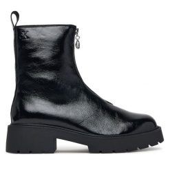 Botki Calvin Klein. Czarne botki Calvin Klein, bez wzorów, bez obcasa, na płaskiej podeszwie, bez zapięcia. Za 749.99 zł.