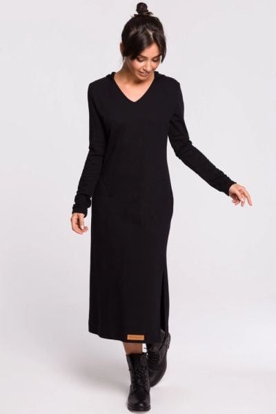 Długa sukienka dresowa z kapturem i dekoltem V bawełniana czarny. Czarne sukienki Bewear, na co dzień, l, bez wzorów, z bawełny, casualowe, bez kołnierzyka, bez ramiączek, maxi, oversize. Za 309.00 zł.