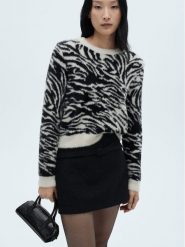 Mango Sweter 77019069 Czarny Regular Fit. Czarne swetry Mango, xxl, bez wzorów, z syntetyku, bez ramiączek. Za 89.99 zł.