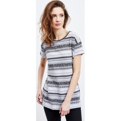 Bluzka z nadrukiem. Bluzki MOODO, l, bez wzorów, bez kołnierzyka, bez ramiączek. Za 9.99 zł.