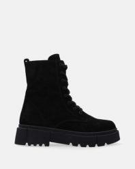 CZARNE TRZEWIKI DAMSKIE 3705 167 BLACK. Czarne botki Venezia, bez wzorów, z nubiku, bez obcasa, bez zapięcia. Za 389.00 zł.