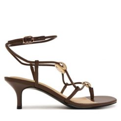 Sandały Guess. Brązowe sandały Guess, z aplikacjami, bez obcasa, na szpilce, bez zapięcia. Za 494.99 zł.