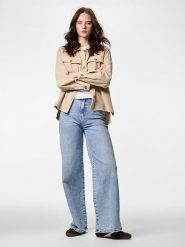 Pieces Koszula sztruksowa "Pceffi" w kolorze beżowym rozmiar: XS. Brązowe koszule Pieces, xs, bez wzorów, ze sztruksu, bez kołnierzyka, bez ramiączek. Za 83.42 zł.