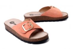 Dr. Brinkmann 700936-62 Pomarańczowy, klapki damskie. Brązowe klapki Dr. Brinkmann, bez wzorów, ze skóry, bez obcasa, bez zapięcia. Za 249.90 zł.
