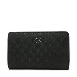 Mały Portfel Damski Calvin Klein. Czarne portfele Calvin Klein, bez wzorów. Za 189.99 zł.