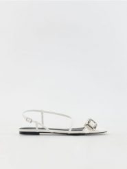 Sandały z paskami - biały. Białe sandały Reserved, bez wzorów, ze skóry, bez obcasa, bez zapięcia. W wyprzedaży za 49.99 zł.