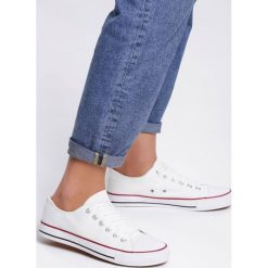 Białe Trampki Lakkelet. Białe trampki Renee, bez wzorów, z gumy, klasyczne, przed kostkę, bez zapięcia. W wyprzedaży za 31.99 zł.