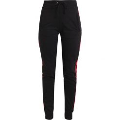 Missguided FANNY LYCKMAN SPORTS SIDE Spodnie treningowe black/red. Spodnie sportowe Missguided. Za 139.00 zł.