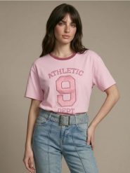 Bawełniana koszulka z haftowanym napisem Athletic - różowy. Czerwone t-shirty sportowe Sinsay, l, bez wzorów, z bawełny, bez ramiączek. Za 29.99 zł.