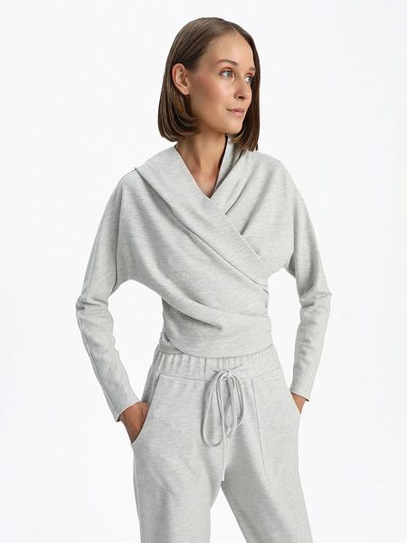 BGN Sweter w kolorze jasnoszarym rozmiar: 36. Szare swetry BGN, bez wzorów, bez ramiączek. Za 101.23 zł.