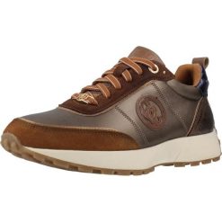 Buty CARMELA 162699C Brązowy. Brązowe trekkingi Carmela, bez wzorów, ze skóry, bez zapięcia, trekkingowe. W wyprzedaży za 334.55 zł.
