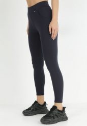 Granatowe Legginsy z Kieszeniami Mayfly. Niebieskie legginsy Born2be, bez wzorów, z dzianiny. W wyprzedaży za 47.99 zł.