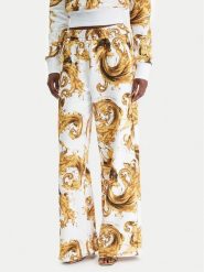 Versace Jeans Couture Spodnie dresowe 80HAA320 FS196 Biały Regular Fit. Białe spodnie dresowe Versace Jeans Couture, bez wzorów, z bawełny. Za 1,179.00 zł.