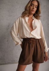 Brązowe Szorty Casual High Waist na Lato Bogate w Wiskozę Ismina. Brązowe szorty Renee, bez wzorów, z materiału, casualowe. Za 29.99 zł.