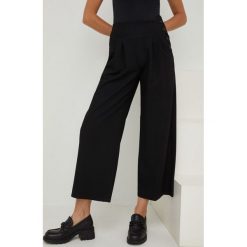 Answear Lab spodnie damskie kolor czarny szerokie high waist. Czarne spodnie materiałowe Answear Lab, bez wzorów, z materiału, z podwyższonym stanem. Za 189.99 zł.