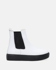 BIAŁE SZTYBLETY ZE SKÓRY NATURALNEJ D23KB-1420 WHITE. Białe botki Venezia, bez wzorów, ze skóry, bez obcasa, bez zapięcia. Za 259.00 zł.