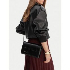 Torebka GINO ROSSI. Czarne listonoszki Gino Rossi, bez wzorów, bez dodatków. Za 179.99 zł.