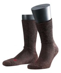 Skarpety Falke Walkie Ergo. Brązowe skarpetki Falke, bez wzorów, z elastanu. Za 149.00 zł.