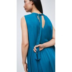 Medicine sukienka kolor turkusowy mini rozkloszowana. Niebieskie sukienki MEDICINE, l, bez wzorów, z tkaniny, bez kołnierzyka, bez ramiączek, mini, rozkloszowane. Za 129.90 zł.