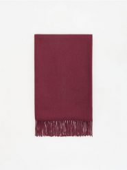 Szalik z dodatkiem wiskozy - burgundowy. Czerwone szaliki i kominy Reserved, bez wzorów, z wiskozy. Za 59.99 zł.