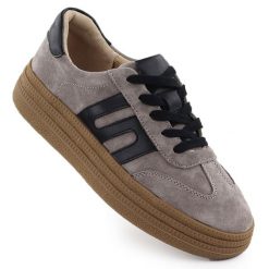 Skórzane półbuty damskie sneakersy zamszowe taupe Filippo DP7114. Półbuty wsuwane Filippo, bez wzorów, ze skóry, sportowe, bez obcasa. Za 195.99 zł.