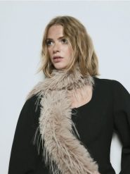 Szalik ze sztucznego futerka - brązowy. Brązowe szaliki i kominy Reserved, bez wzorów. Za 99.99 zł.