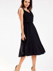 Sukienka Model A579 Black - awama. Czarne sukienki Awama, l, bez wzorów, z wiskozy, eleganckie, bez kołnierzyka, plus size, bez ramiączek, midi, dopasowane. Za 300.83 zł.