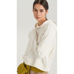 Bluza o ozdobnymi panelami na rękawach ReDesign - Kremowy. Bluzy marki Reserved. W wyprzedaży za 49.99 zł.