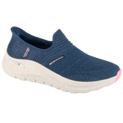 Buty sportowe damskie, Slip-ins: Arch Fit 2.0 - Right As Rain. Niebieskie buty sportowe lifestyle Skechers, bez wzorów, bez zapięcia, trekkingowe. Za 549.99 zł.