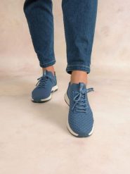 Buty sportowe damskie TBS Jellina. Niebieskie buty treningowe TBS, bez wzorów, bez zapięcia, trekkingowe. Za 423.00 zł.