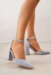 Niebieskie Czółenka z Imitacji Zamszu na Słupku z Noskiem w Szpic Violetto. Niebieskie czółenka Born2be, bez wzorów, z jeansu, biznesowe, bez obcasa, na słupku, bez zapięcia. Za 89.99 zł.