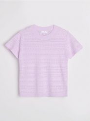 Swetrowa bluzka z ażurowym wzorem i domieszką lnu - fioletowy. Fioletowe bluzki Sinsay, l, w ażurowe wzory, bez kołnierzyka, bez ramiączek. Za 39.99 zł.