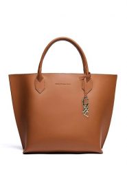 CXL by Christian Lacroix Skórzana torebka "George V" w kolorze jasnobrązowym - 15 x 11 x 45 cm rozmiar: onesize. Brązowe torebki klasyczne CXL by Christian Lacroix, bez wzorów, z materiału, przez ramię, bez dodatków. Za 462.29 zł.