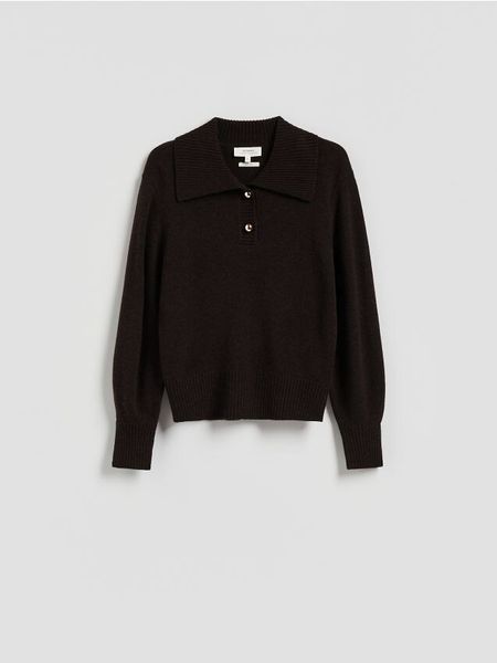 Wełniany sweter z kołnierzem - ciemnobrązowy. Brązowe swetry Reserved, l, bez wzorów, z dzianiny, bez ramiączek. Za 279.99 zł.