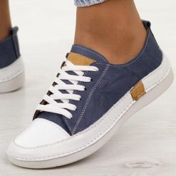 Granatowe skórzane półbuty damskie T.Sokolski 8260. Niebieskie półbuty wsuwane Sokolski, na jesień, bez wzorów, z jeansu, eleganckie, z okrągłym noskiem, bez obcasa, na płaskiej podeszwie. Za 299.00 zł.