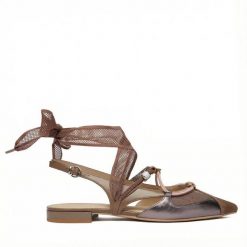 Czółenka PINKO. Brązowe czółenka Pinko, bez wzorów, bez obcasa, bez zapięcia. Za 1,079.00 zł.