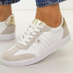 Białe skórzane półbuty damskie S.Barski 7091. Białe półbuty wsuwane S.BARSKI, na jesień, bez wzorów, z jeansu, casualowe, z okrągłym noskiem, bez obcasa, na płaskiej podeszwie. Za 239.00 zł.