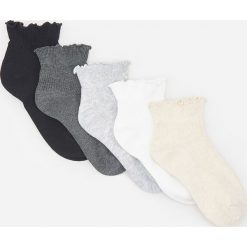 Skarpety 5 pack - Czarny. Czarne skarpetki Reserved, bez wzorów. Za 39.99 zł.