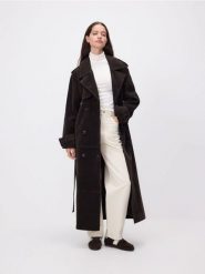 Trencz z imitacji zamszu - ciemnobrązowy. Brązowe płaszcze Reserved, l, bez wzorów, bez kaptura. Za 459.99 zł.