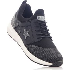 Sneakersy Mustang bonprix czarny. Buty sportowe lifestyle marki Mohito. Za 139.99 zł.