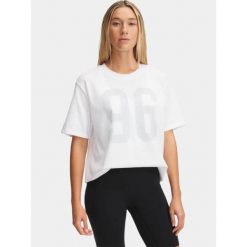 T-Shirt Damski Under Armour Koszulka Sportowa z Nadrukiem. Białe t-shirty sportowe Under Armour, bez wzorów, bez ramiączek, na fitness i siłownię. Za 179.99 zł.