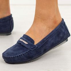 Granatowe skórzane mokasyny damskie S.Barski 7029. Czarne mokasyny S.BARSKI, bez wzorów, z jeansu, z okrągłym noskiem. Za 229.00 zł.