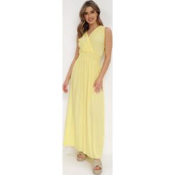 Żółta Sukienka Clymiolea. Żółte sukienki Born2be, m, bez wzorów, z tkaniny, eleganckie, bez kołnierzyka, bez ramiączek, maxi, kopertowe. W wyprzedaży za 69.99 zł.