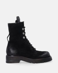 ZAMSZOWE WORKERY W KOLORZE CZARNYM O026SUBLOBB017. Czarne botki Venezia, bez wzorów, ze skóry, bez obcasa, bez zapięcia. Za 959.00 zł.