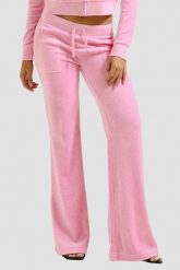 JUICY COUTURE Różowe spodnie dresowe Layla Low Rise Pocket. Czerwone spodnie dresowe Juicy Couture, bez wzorów, z dresówki. W wyprzedaży za 337.99 zł.